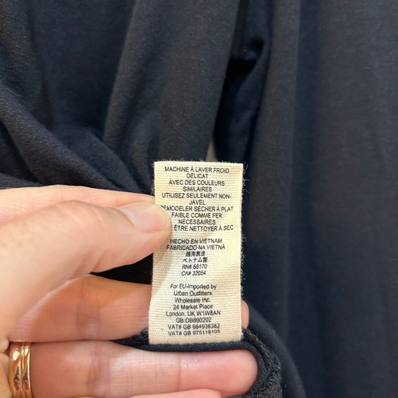 Free People First Love Cropped Long Sleeve Top Sz M Cinched Waist Chest Cutout - Picture 12 of 12